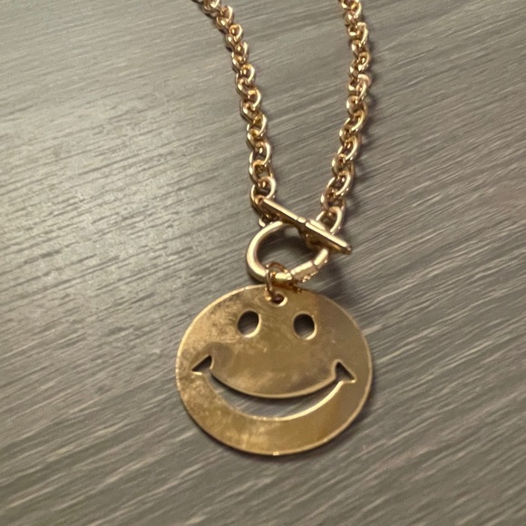 Gold smiley face necklace! - Picture 2 of 3